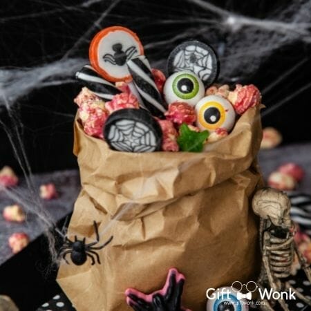 Halloween Party Gift - Halloween paper bag filled with candy