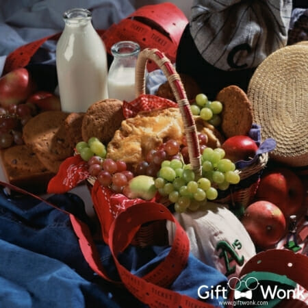Christmas Gift Basket Ideas - Holiday Basket with Cookies and Fresh Fruit  